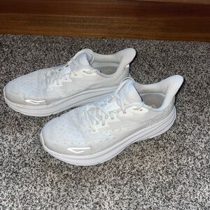 HOKA Clifton 9 One One - Women’s 8